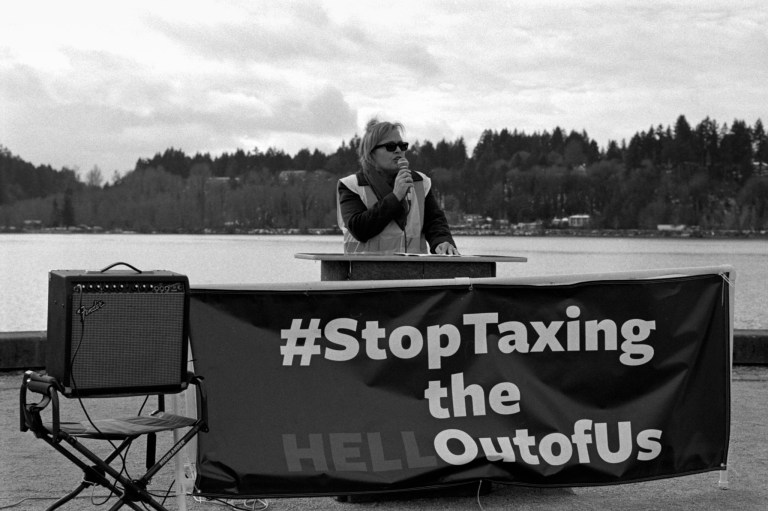 21219 F100 58f28g HP5 Oly 311-Edit